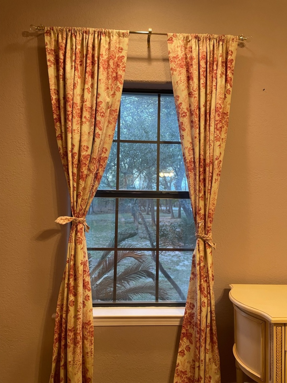 Classic Floral Window Curtains in Cream and Rose - Unbranded 4 Panels 50 x 90 - Picture 9 of 10